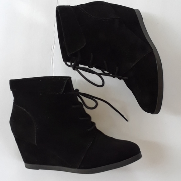 Madden Girl Shoes - Madden Girl size 8 suede like